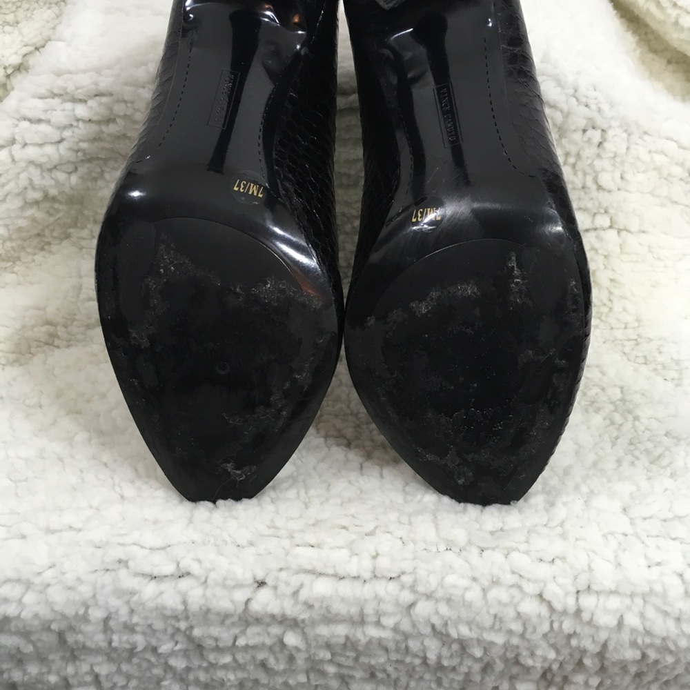 Vince Camuto Black snakeskin ankle boots - Picture 4 of 5